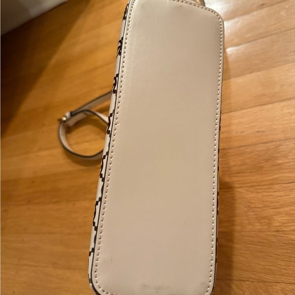 VALENTINO BY MARIO VALENTINO
Diana Logo Leather Crossbody Bag - Picture 8 of 12